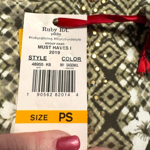 ❤️NWT  RUBY RD. SAGE GREEN PRINT TOP w/GROMMET DETAIL    SMALL/PETITE - Picture 8 of 9